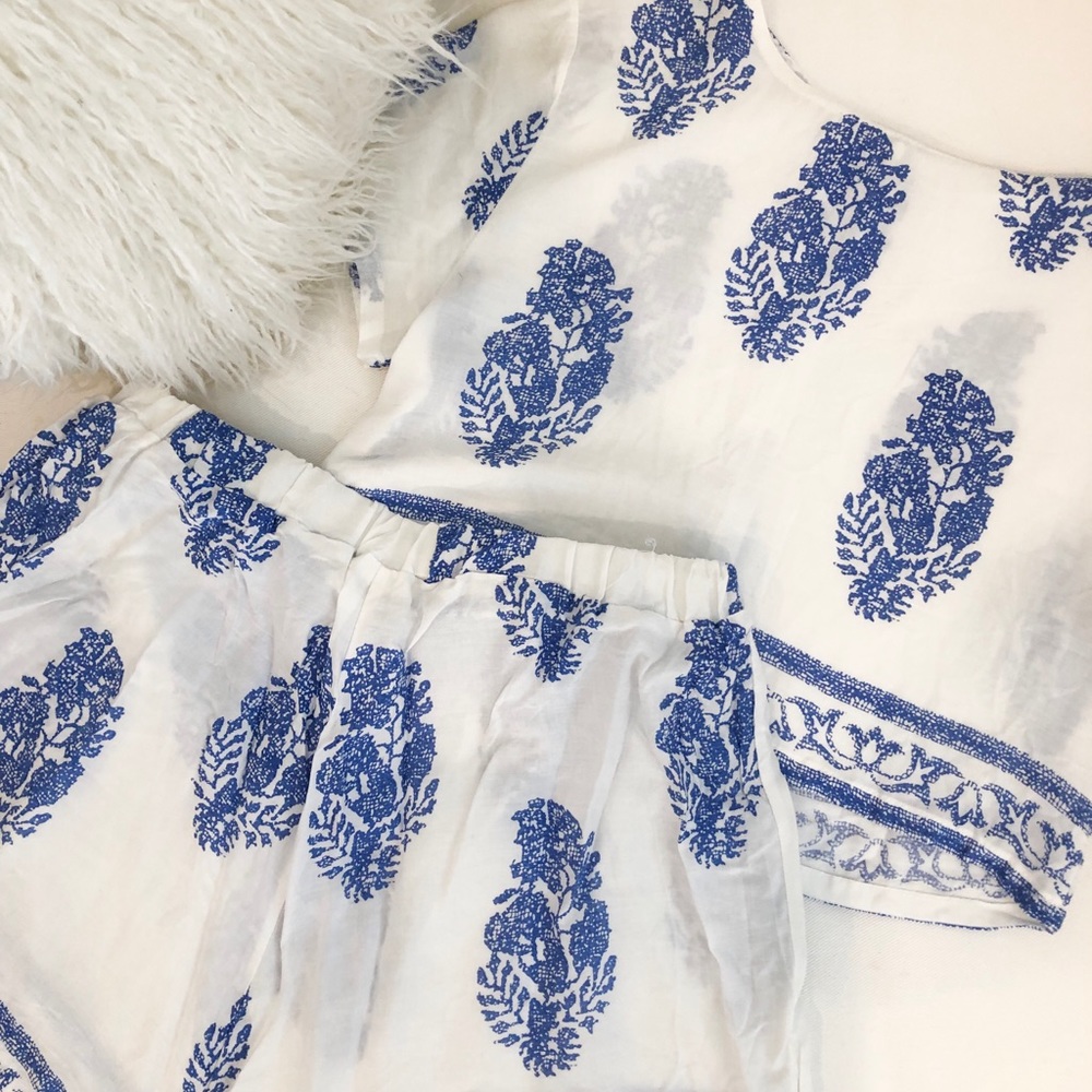 White and blue two piece set - Picture 1 of 3
